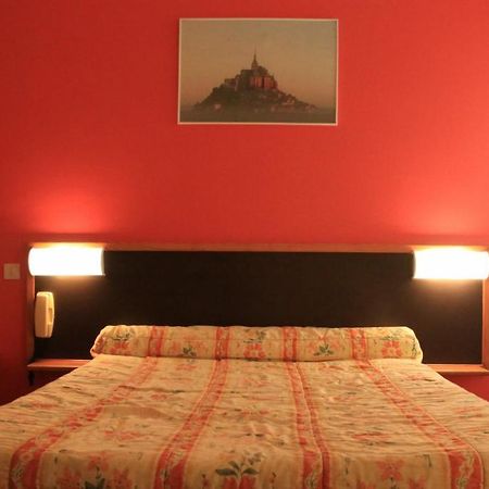 Logis Hotel Et Restaurant La Tour Brette Pontorson Kültér fotó