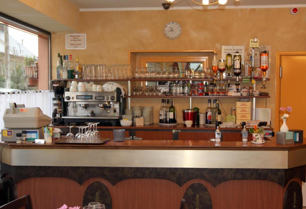 Logis Hotel Et Restaurant La Tour Brette Pontorson Kültér fotó