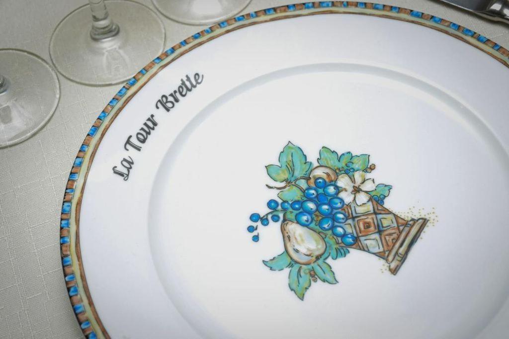 Logis Hotel Et Restaurant La Tour Brette Pontorson Kültér fotó