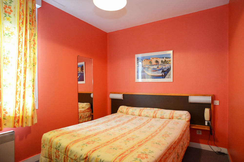 Logis Hotel Et Restaurant La Tour Brette Pontorson Kültér fotó
