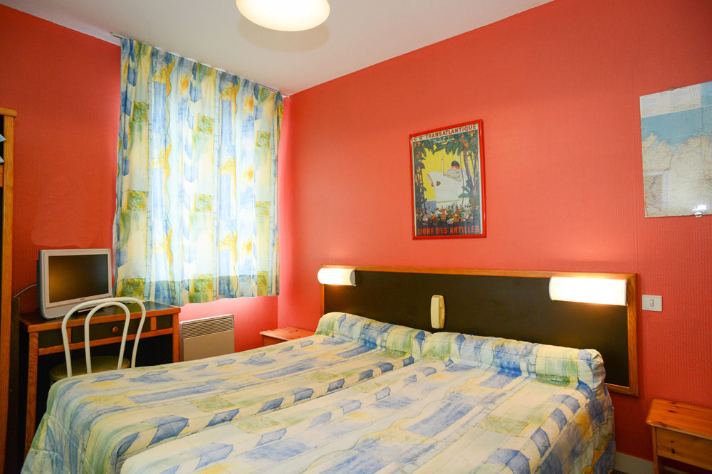 Logis Hotel Et Restaurant La Tour Brette Pontorson Kültér fotó