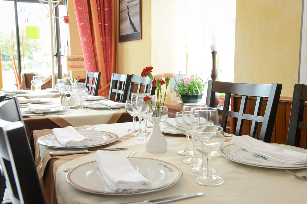 Logis Hotel Et Restaurant La Tour Brette Pontorson Kültér fotó