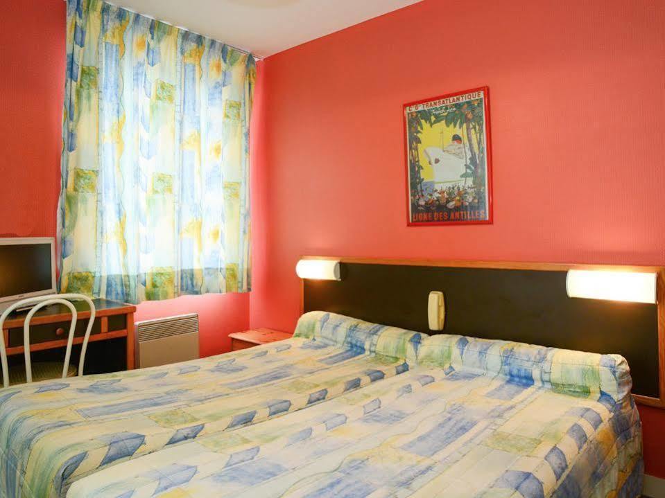 Logis Hotel Et Restaurant La Tour Brette Pontorson Kültér fotó